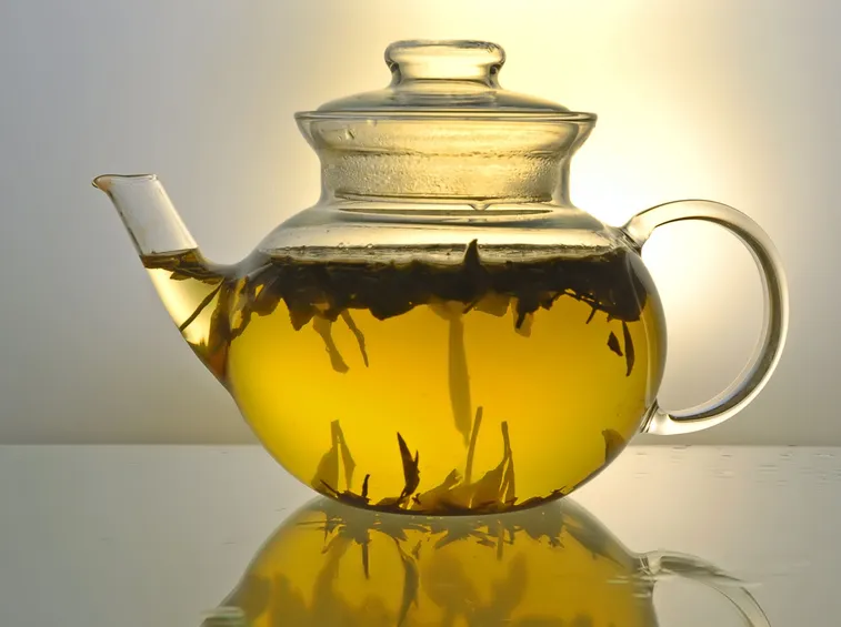 Foglie di the in infusione