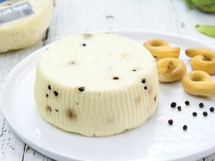 Caciotta, pepe e tarallucci