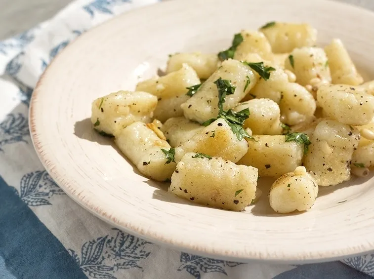 Un piatto di gnocchetti patate e farro biologico