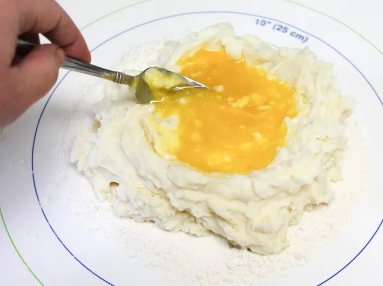 Preparazione degli gnocchetti biologici