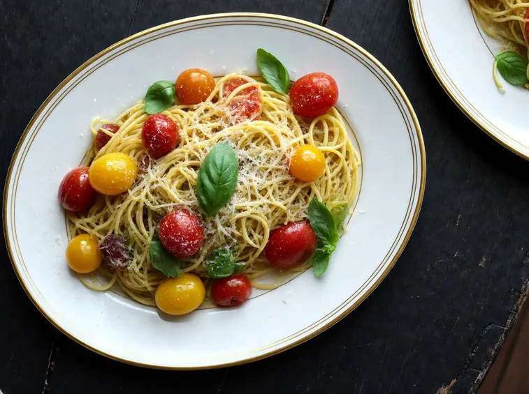 Pasta all'uovo con pomodorini