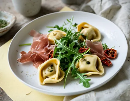 Tortellini senza glutine e insalata