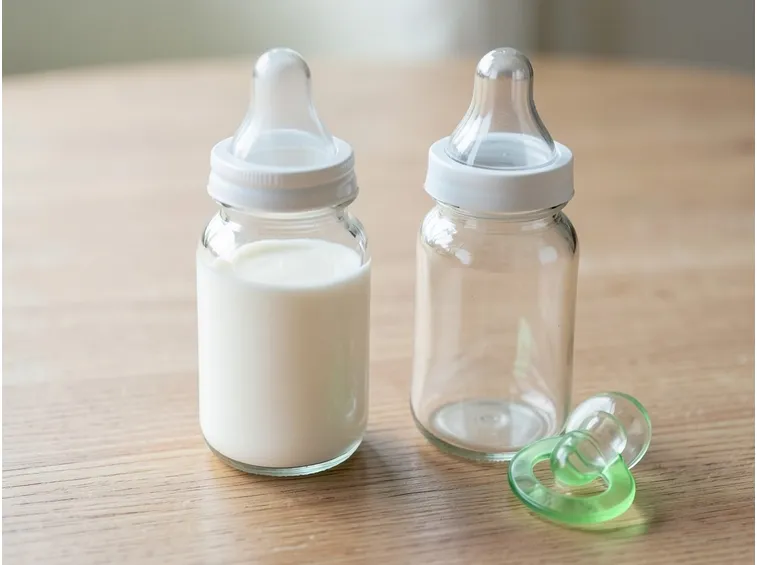 Allattamento con latte per lattanti senza lattosio