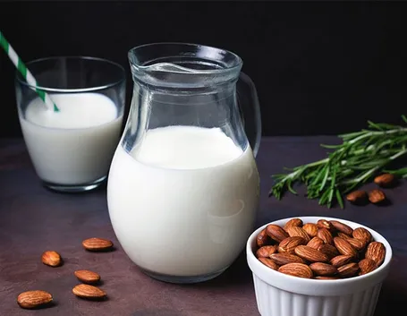 Latte di mandorle, alternativa al latte vaccino