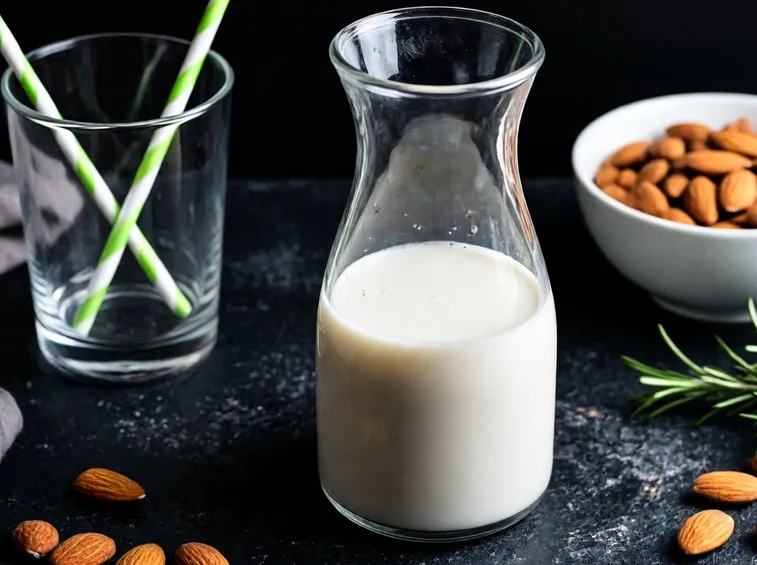 Latte di mandorle, alternativa al latte vaccino