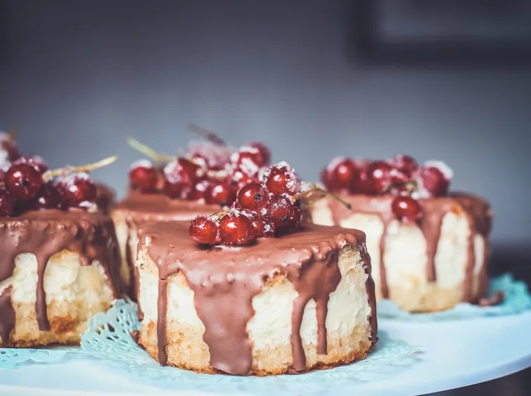 Dolcetti con frutta e cioccolato