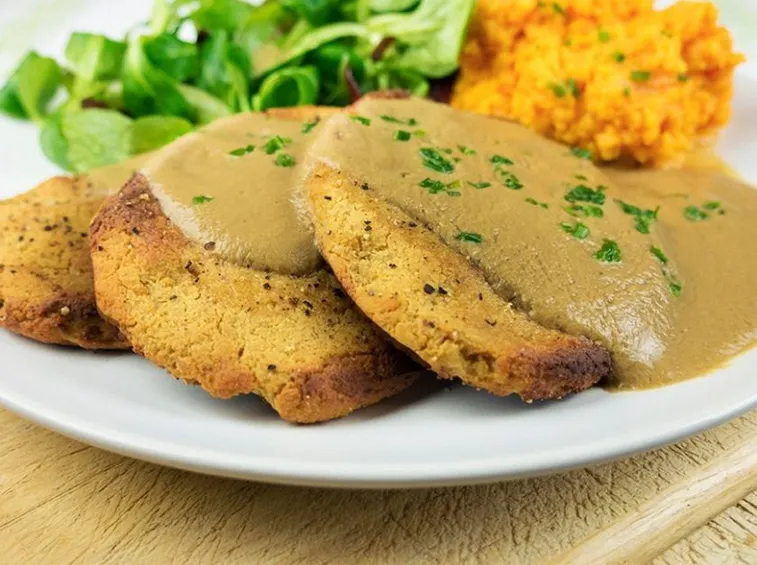 Bistecca vegana con salsa