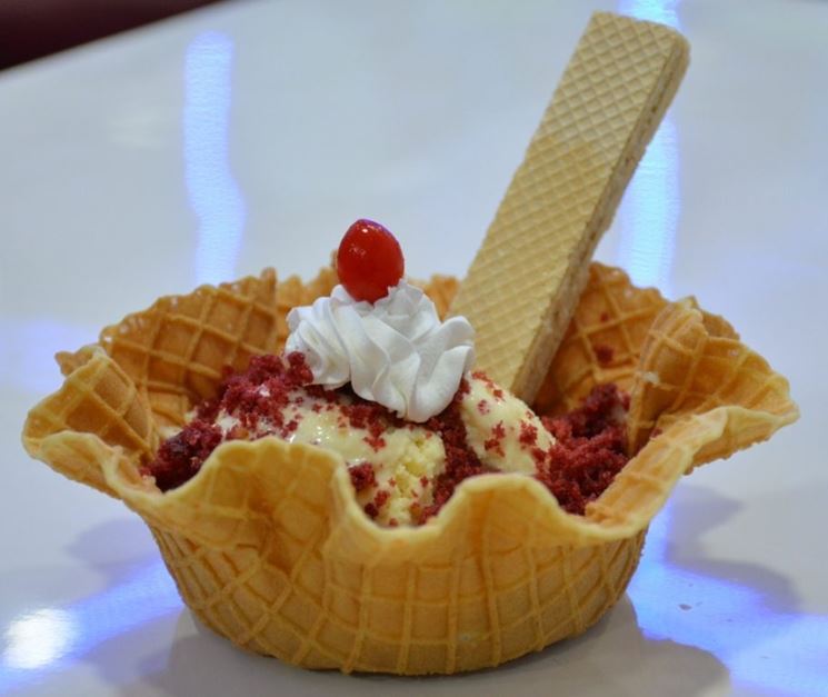 Gelato con wafer alla nocciola