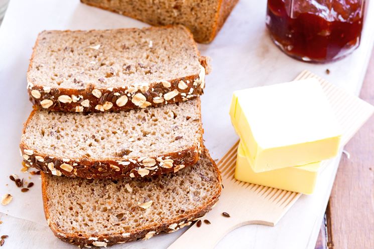 Fette di farro bio con marmellata di frutta