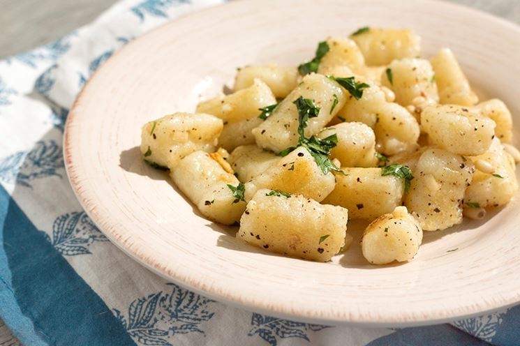 Un piatto di gnocchetti patate e farro biologico