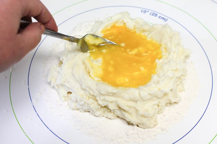 Preparazione degli gnocchetti biologici