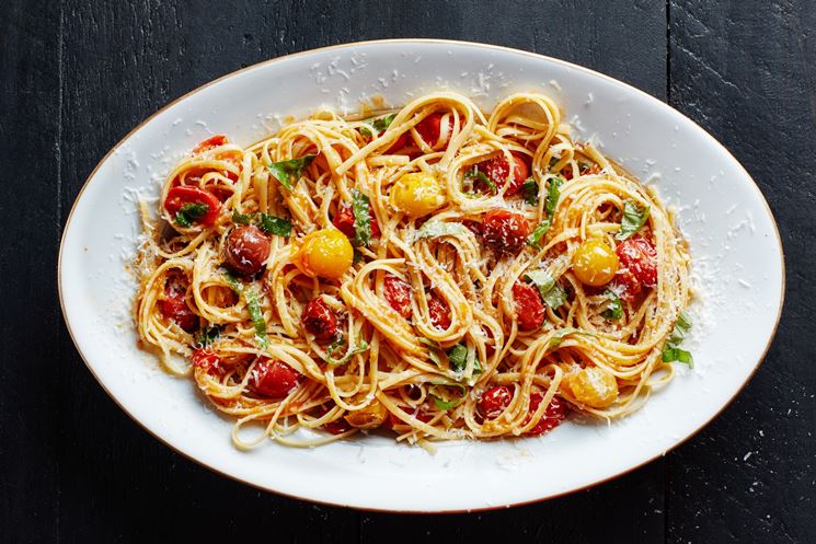 Pasta all'uovo con pomodorini