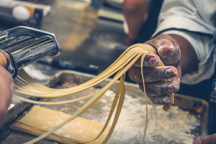 Tagliatelle biologiche in preparazione