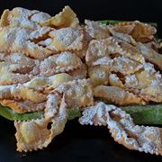 Chiacchiere senza glutine a forma di fiocchi