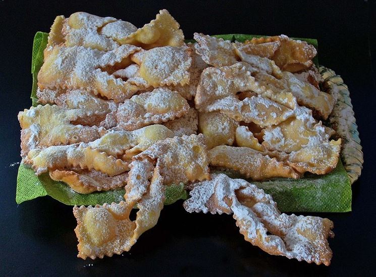 Chiacchiere senza glutine a forma di fiocchi