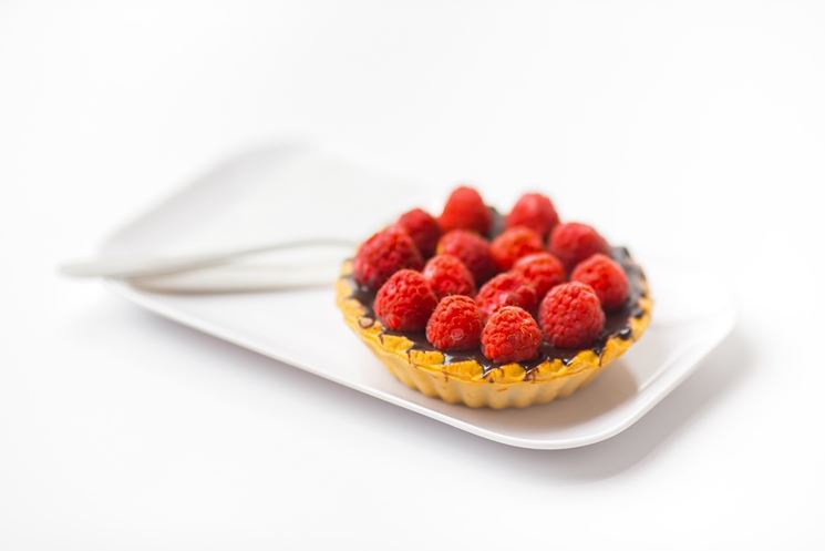 Crostatina con cioccolata e frutta