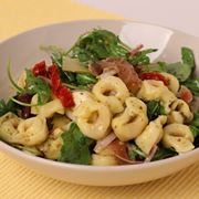 Tortellini senza glutine e insalata