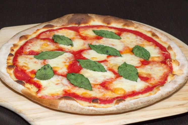 Pizza margherita tradizionale