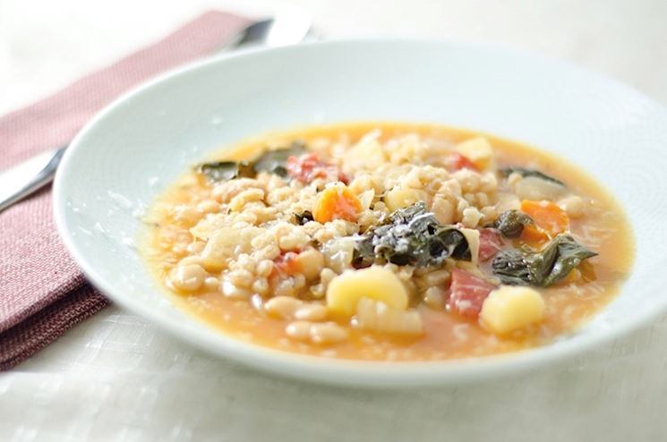 Zuppa di farro e verdure