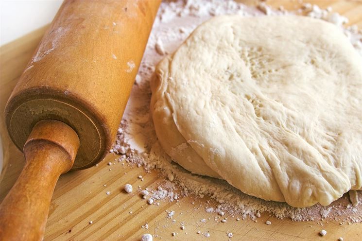 Lavorare l'impasto per il pane senza glutine