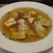 Cappelletti in brodo