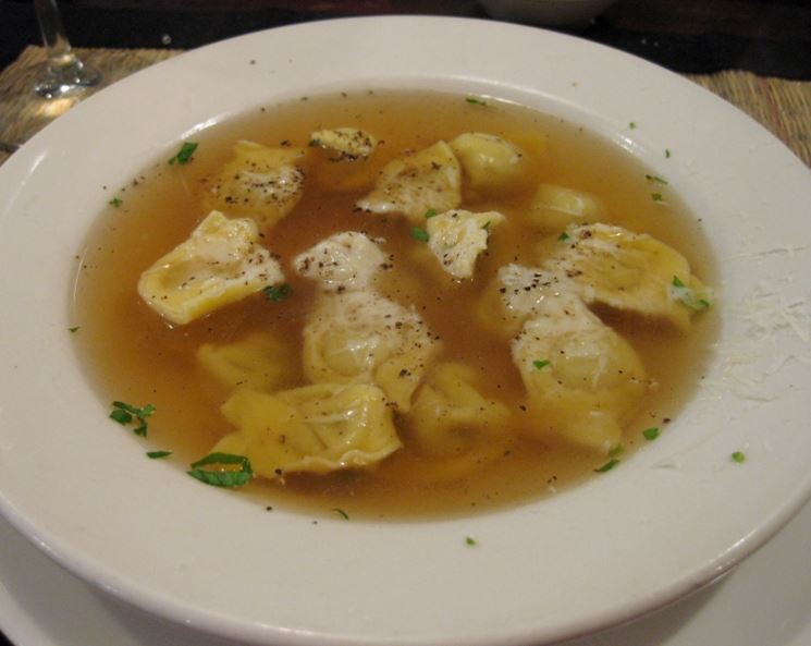 Cappelletti in brodo