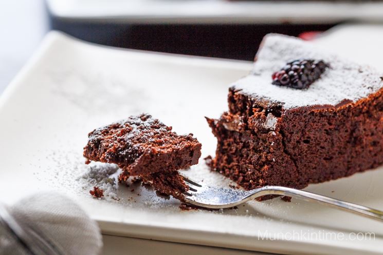 Fetta di torta al cioccolato