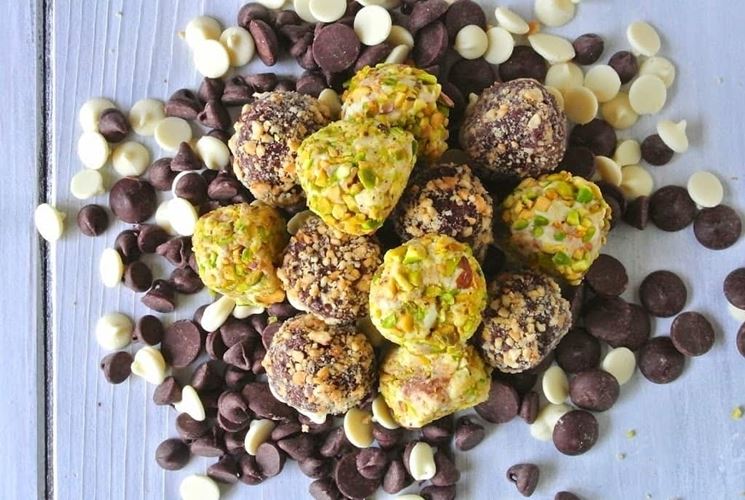 Tartufini di ricotta al pistacchio, cacao e caff