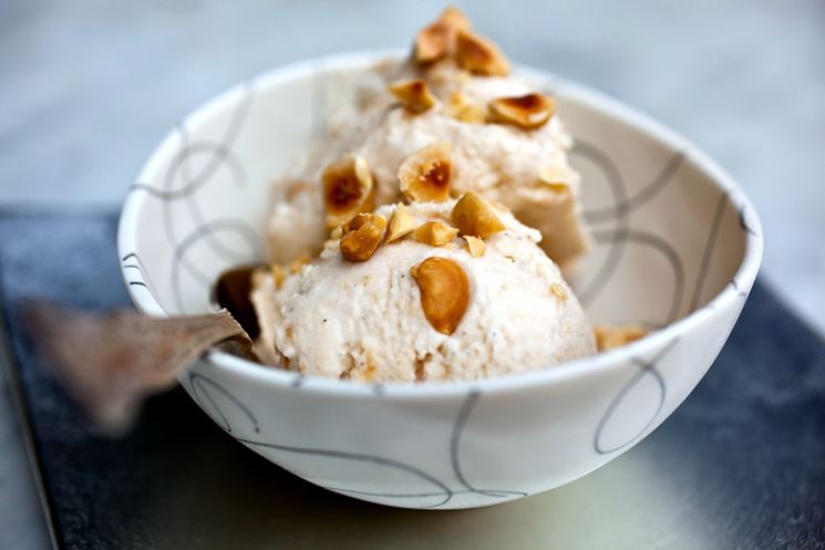 Gelato alla nocciola senza glutine