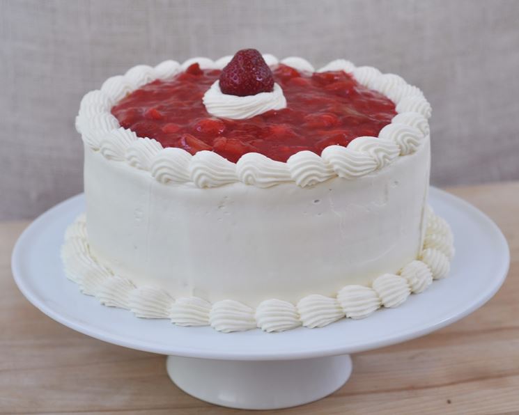 Torta con panna per intolleranti al lattosio