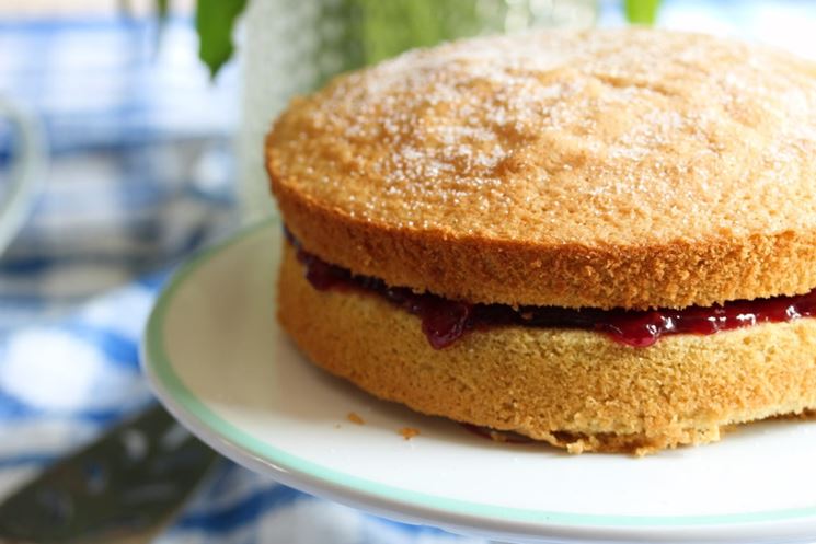 Gli ingredienti per la torta senza glutine e lattosio.