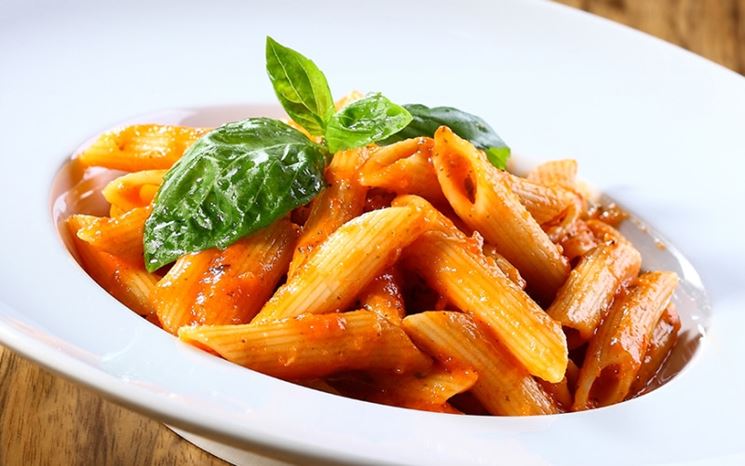 Pasta con pomosoro fresco e basilico