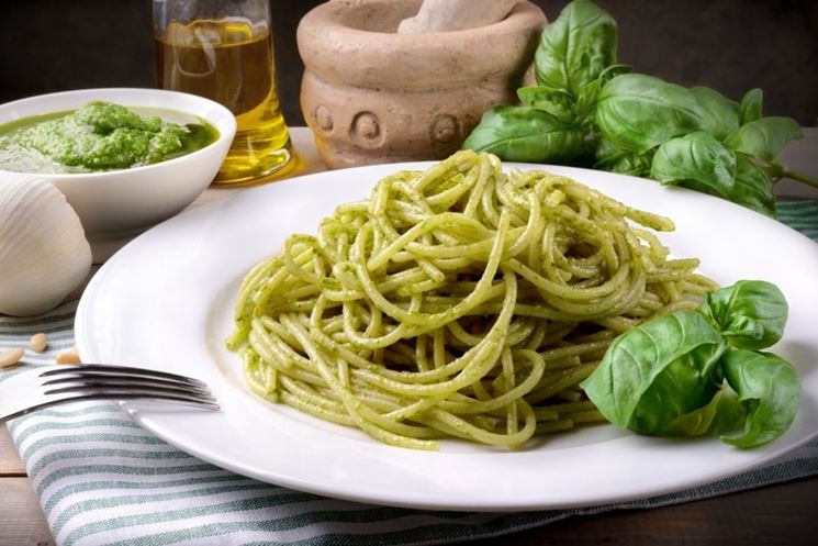 Spaghetti con pesto alla genovese