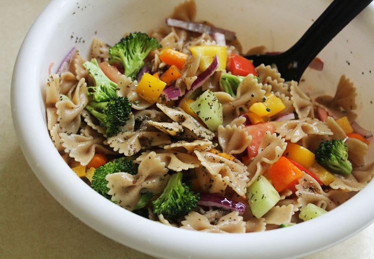 Insalata di pasta con verdure