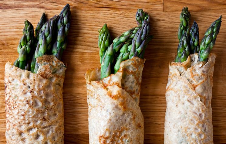 Crepes con asparagi e piselli