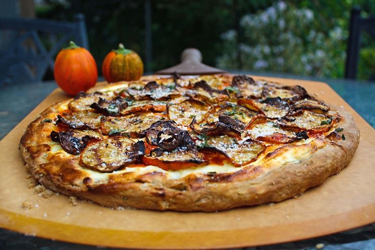 Torta salata con melanzane e pomodoro