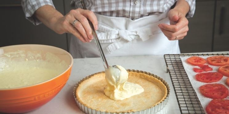 Crema pasticcera su torta