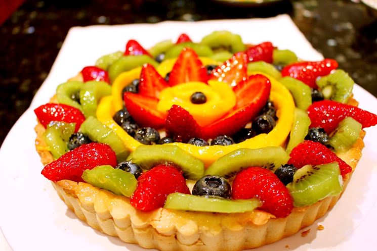 Crostata vegana alla crema e frutta fresca